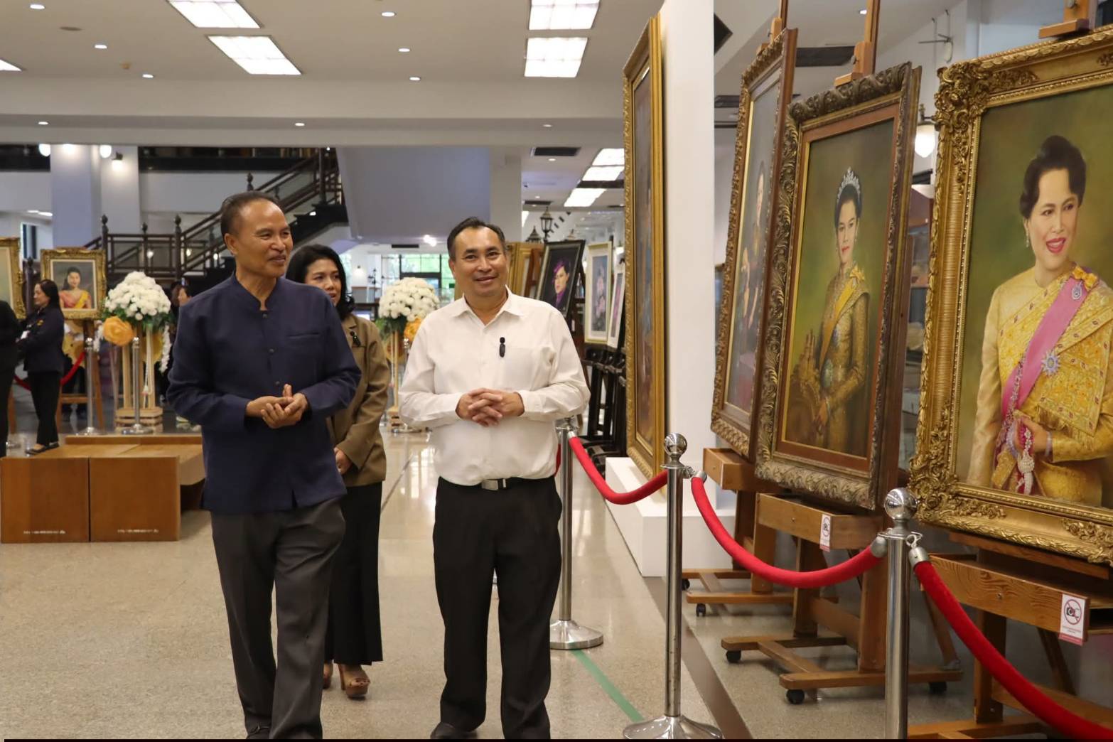 title - นายอำเภอบางไทร และคณะผู้บริหารท้องถิ่น ลงพื้นที่เยี่ยมชมสถานที่ภายใน ศูนย์ส่งเสริมและพัฒนาอาชีพเสริมนอกภาคการเกษตร (ศูนย์ศิลปาชีพบางไทรฯ (เดิม)) และแผนกฝึกอบรมทั้ง 12 แผนก